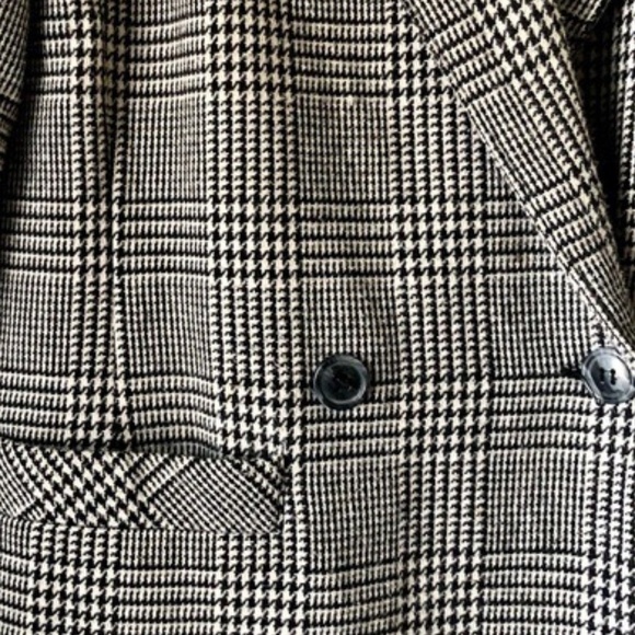 Ladies wool houndstooth print blazer. Perfect for layering! - Picture 2 of 5